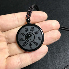 Collier pendentif Bagua Yin Yang Tai Chi en obsidienne avec symboles de carte de montagne et amulette Feng Shui des neuf mots sacrés