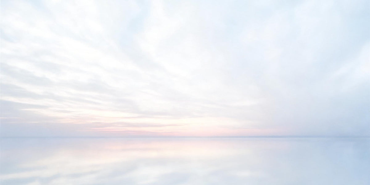 000 angel number meaning - a vast soft white light over an empty calm horizon, cleared space and infinite potential