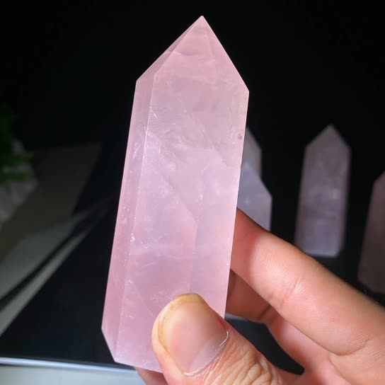 Rose Quartz Crystal Pillar – 9-10cm, detail shot