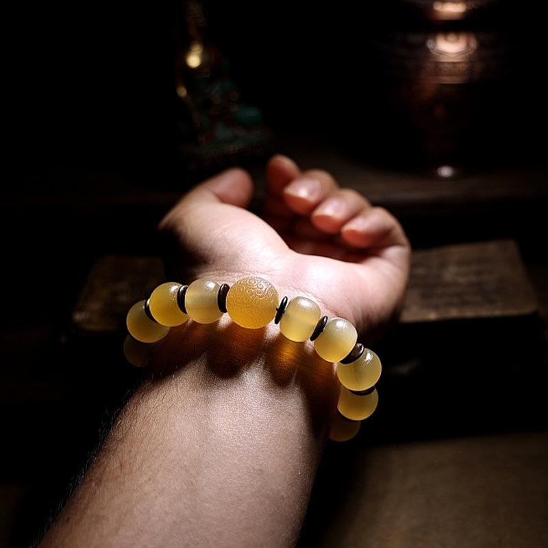 Tibetan Sheep Horn Skull Bracelet – Worn on wrist with antique decorative prop, natural fit demonstration