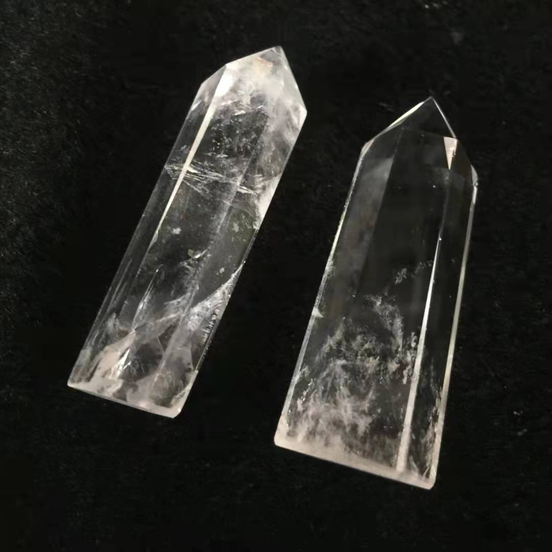 White Crystal Pillar – 6-7cm, lifestyle shot