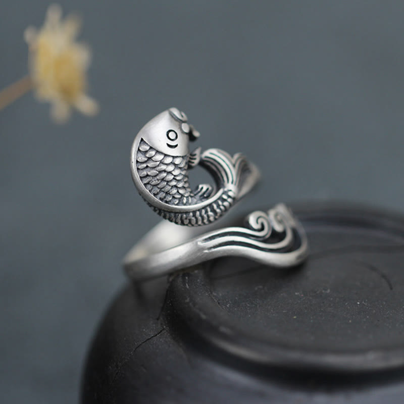 925 Sterling Silver Koi Ring – side profile showing detailed koi scales and flowing water pattern on silver band, fortune