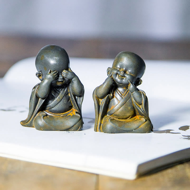 Small Meditating Monk Statue – rust cast resin miniature texture, tiny monk desk decoration