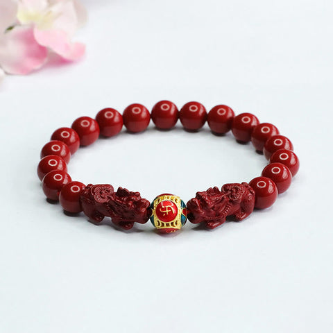 Cinnabar Double Pixiu Bracelet – red cinnabar beads with carved pixiu guardians and gold enamel fortune bead Image principale du produit