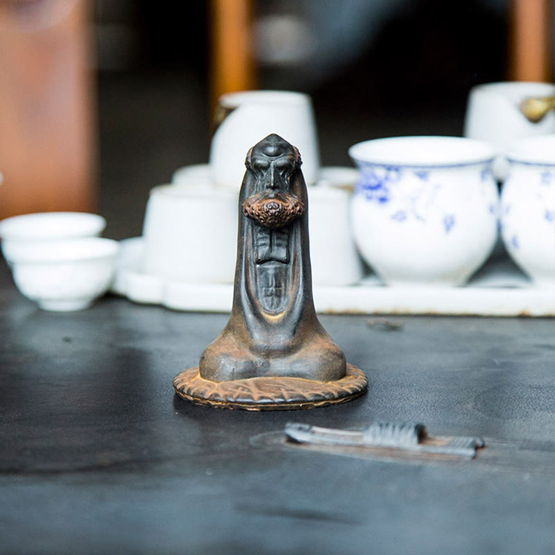 Bodhidharma Iron Powder Resin Statue – side profile showing prominent nose and earlobes, wisdom marks