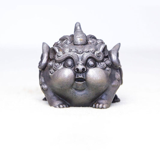 Handmade PiXiu Iron Powder Rust Cast Resin Wealth Statue – Silver iron powder PiXiu front view on pure white background