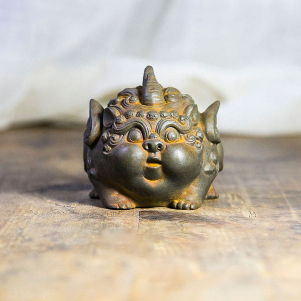 Handmade PiXiu Iron Powder Rust Cast Resin Wealth Statue – Front view of rusted PiXiu on rustic wood surface antique decor