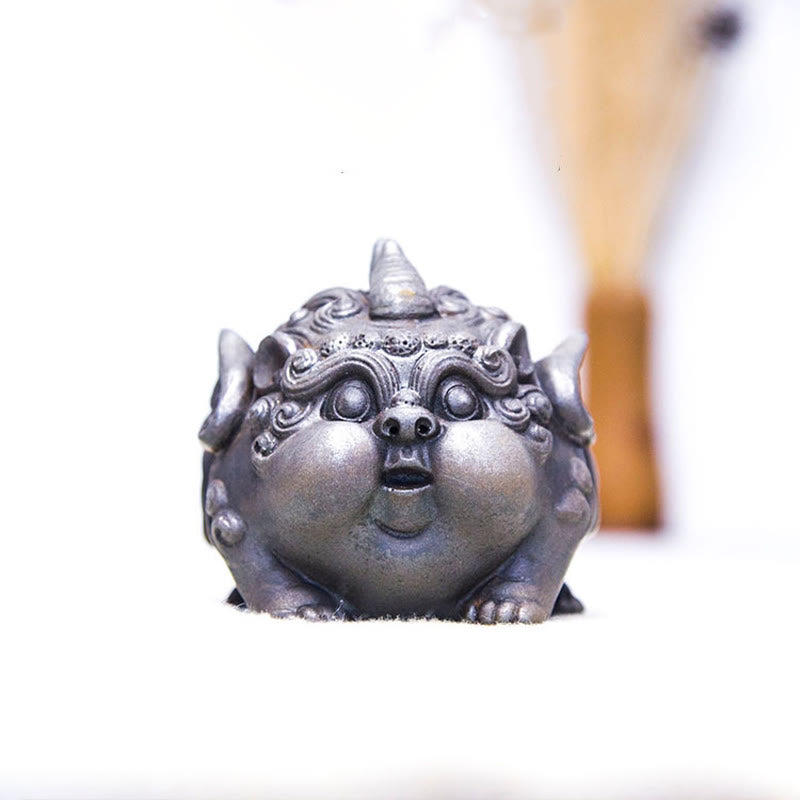 Handmade PiXiu Iron Powder Rust Cast Resin Wealth Statue – Direct front angle of silver PiXiu on soft white surface