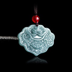 Colgante de jade tallado con motivo de loto | Prosperidad y paz