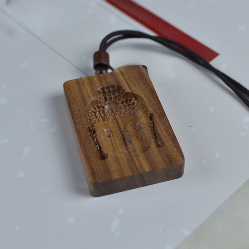 Green Sandalwood Buddha Necklace – green sandalwood grain close-up, natural patterns