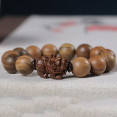 Green Sandalwood Pixiu Attract Wealth Bracelet – macro pixiu figure wood grain fabric, Intricate