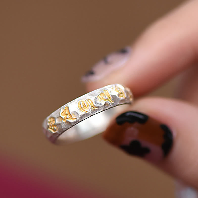 999 Silver Hammered Om Ring – Hand model holding gold-inlaid silver band, macro craftsmanship detail