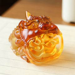Handmade Liuli Crystal Gold Swallowing Pixiu – Front view of amber liuli Pixiu head with gold ingots, good luck decor