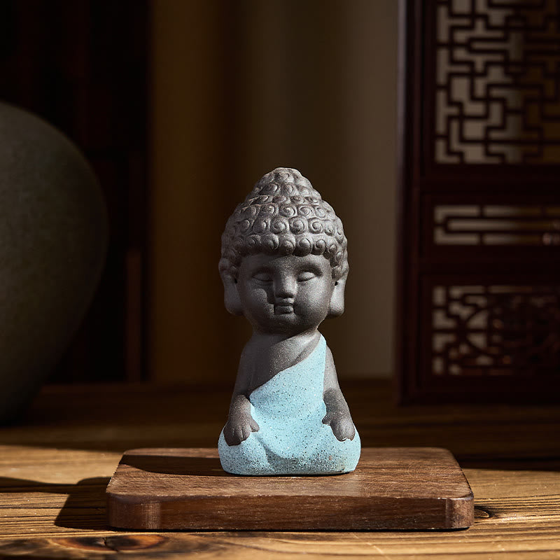 Tathagata Buddha Purple Clay Serenity Desk Decoration Statue – back view of buddha robe folds, sculptural clay art detail