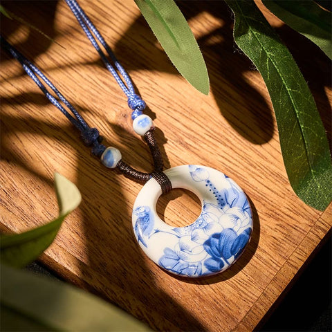 Ceramic Peony and Lotus Pendant Necklace Hauptbild
