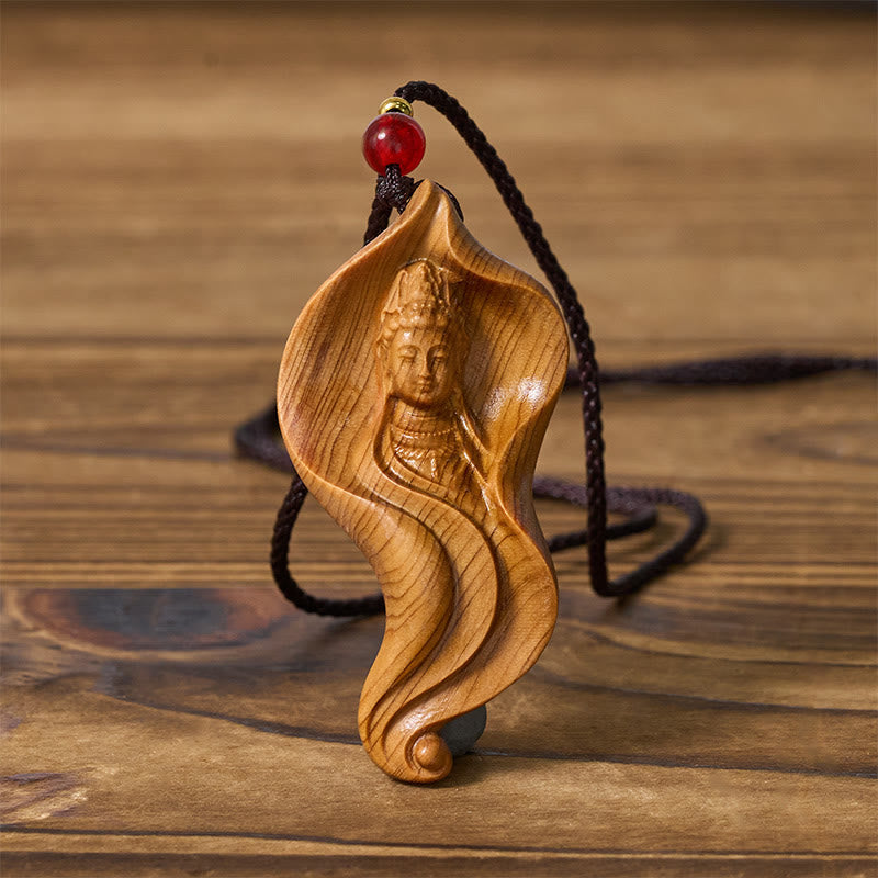 Guanyin Avalokitesvara Platycladus Wood Wealth Necklace Pendant – close-up of Platycladus wood grain, natural texture