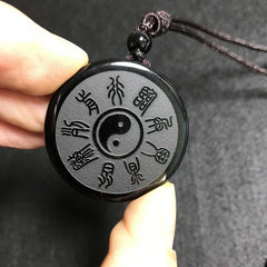 Collier pendentif Bagua Yin Yang Tai Chi en obsidienne avec symboles de carte de montagne et amulette Feng Shui des neuf mots sacrés