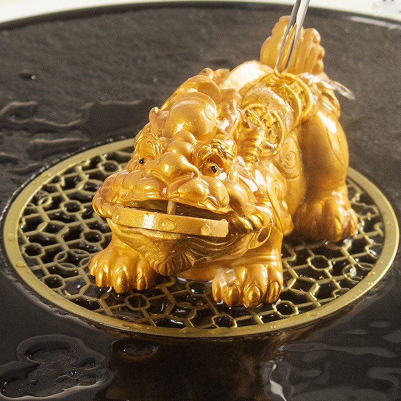 PiXiu Coin Tea Pet – Golden PiXiu being watered on black lattice tray, fortune tea ceremony