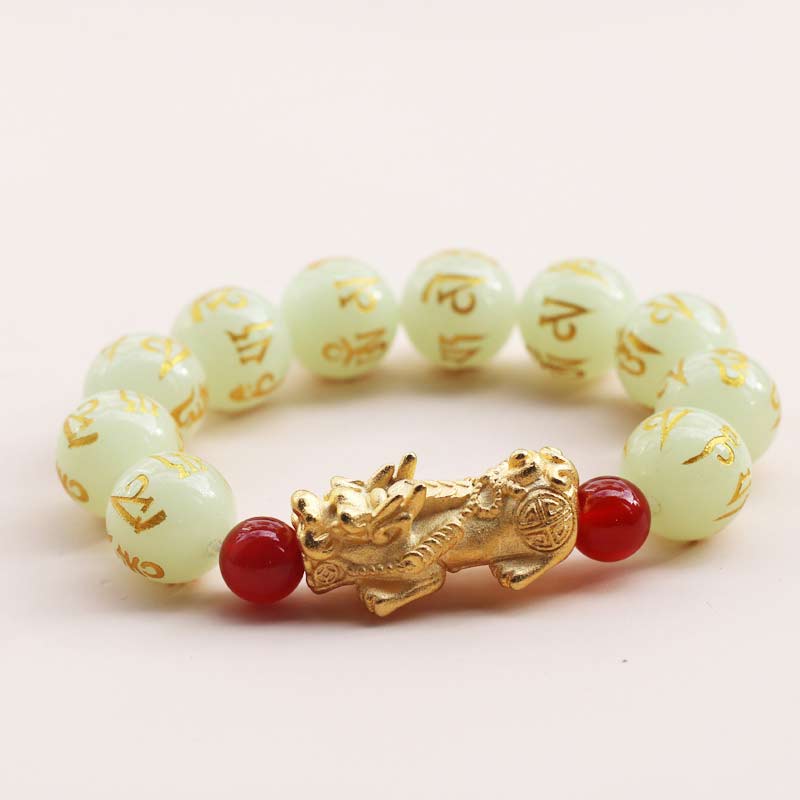Glowstone Red Agate PiXiu Wealth Bracelet – Close-up gold PiXiu with red agate beads, feng shui bracelet