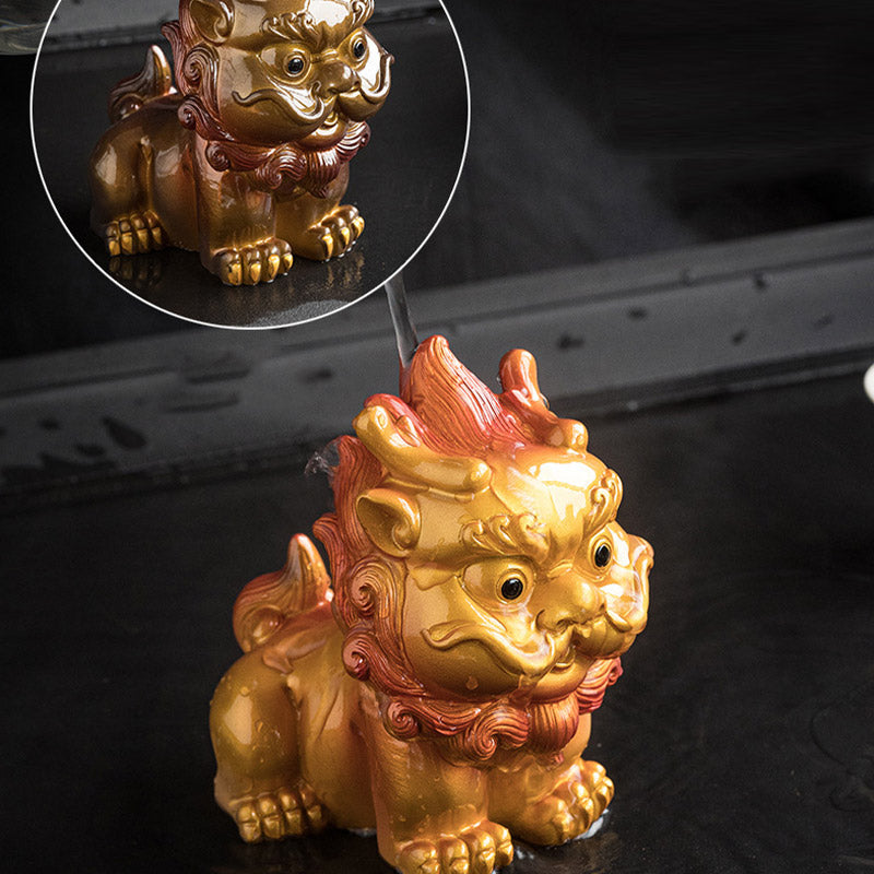 Small PiXiu Tea Pet – Water pouring on gold PiXiu showing color change process, tea ceremony