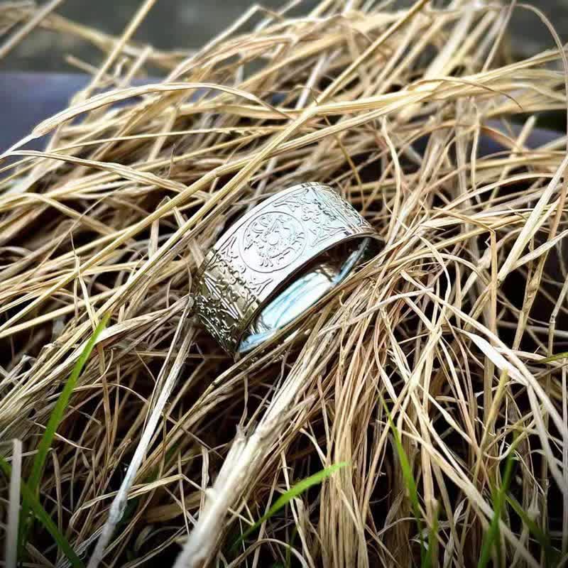Four Guardian Beasts Ring – floral medallion resting on dried grass, Natural