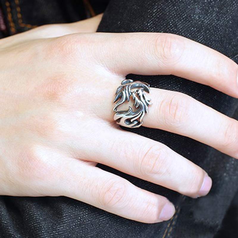 Dragon Pattern Protection Ring – silver wolf head band on hand, Wild