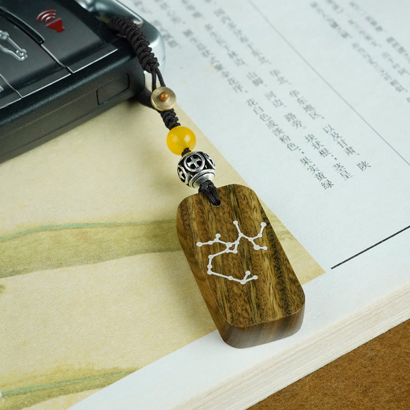 绿檀木银镶星座钥匙扣白底产品图