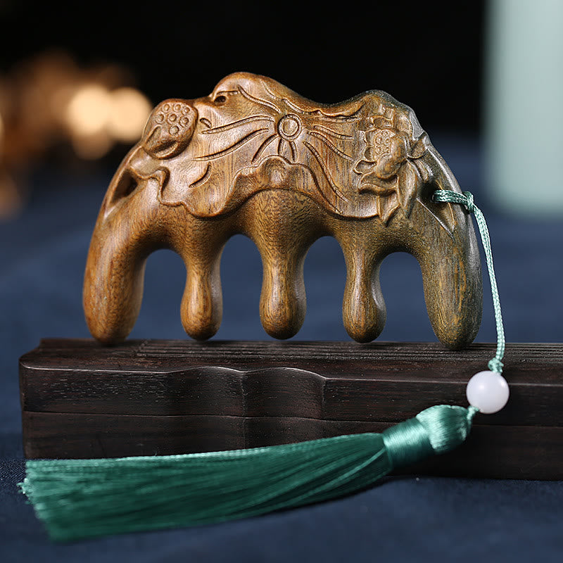 Green Sandalwood Koi & Lotus Tassel Comb, image 17 Imagen principal del producto