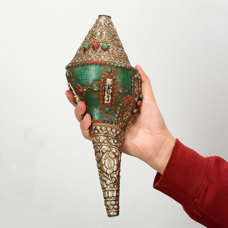 Double Dorje Shankha Conch – Buddha figure framed by symmetrical vajra arch, sacred geometry carving