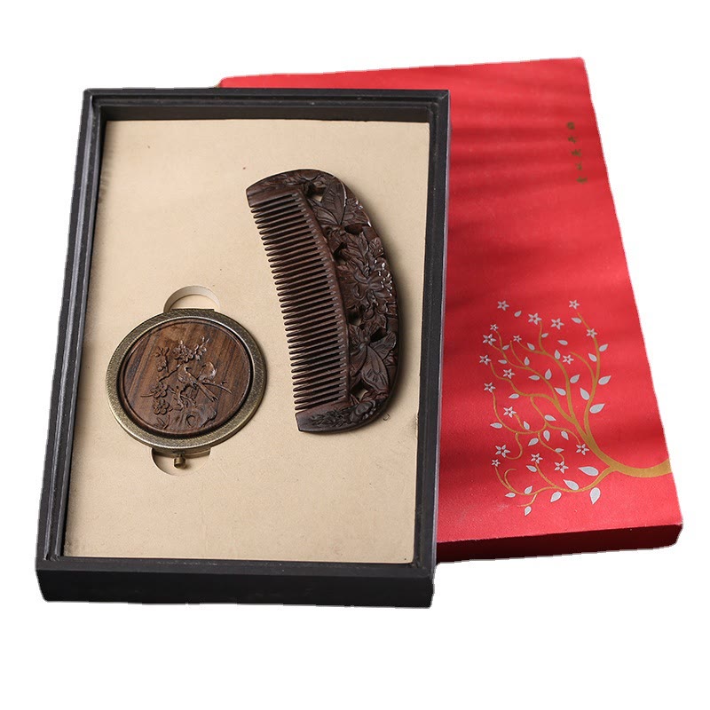 Green Sandalwood Rosewood Lotus Engraved Soothing Comb Set, detail shot