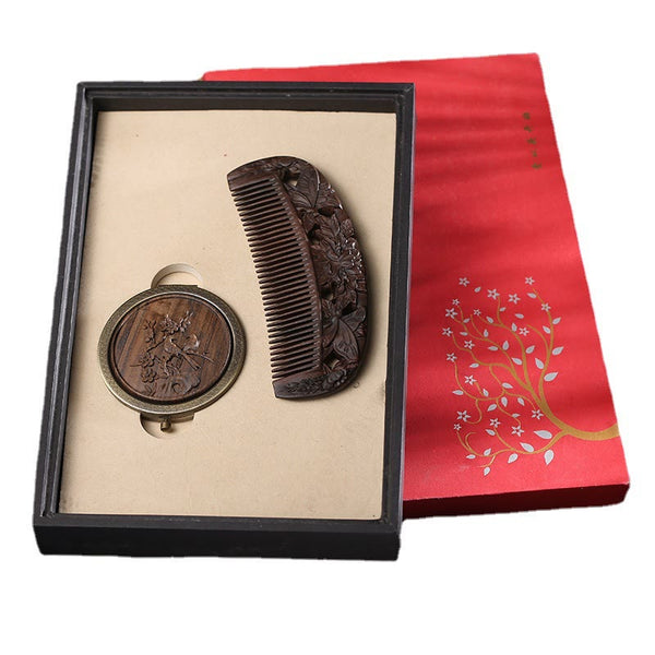 Green Sandalwood Rosewood Lotus Engraved Soothing Comb Set, detail shot