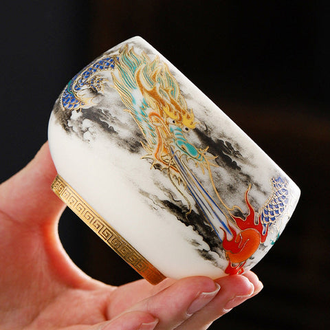Dragon Playing Pearl Porcelain Teacup – Gold dragon with cobalt scales in ink-wash clouds, hand-held artisan craft Image principale du produit