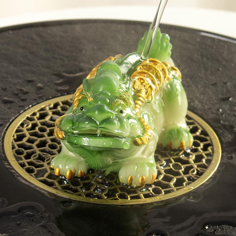PiXiu Coin Tea Pet – Light green PiXiu being watered on black lattice tray, color change effect
