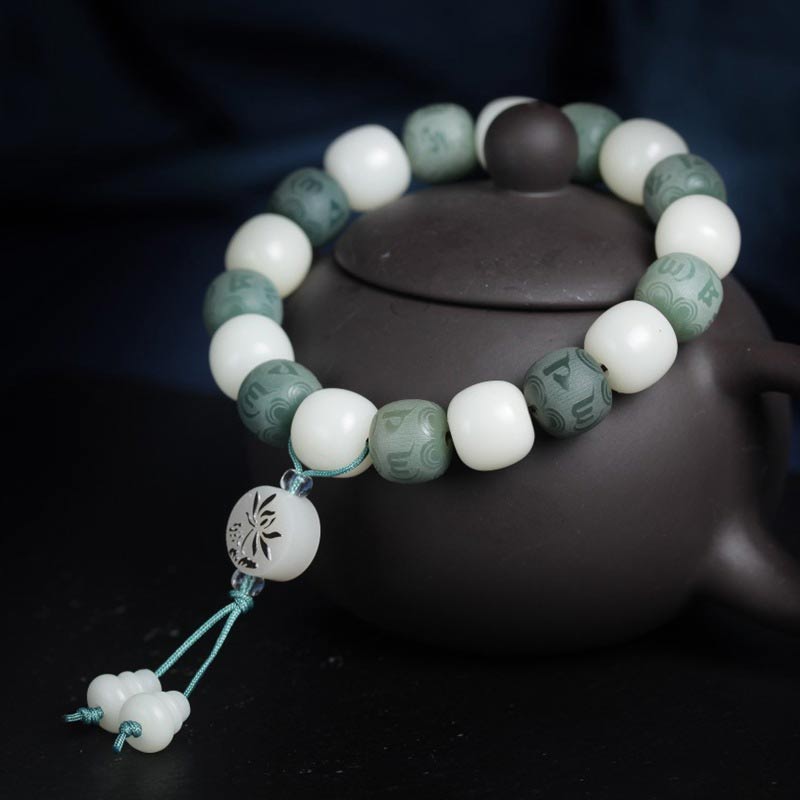 White Bodhi Seed Om Mani Padme Hum Bracelet Zweitbild