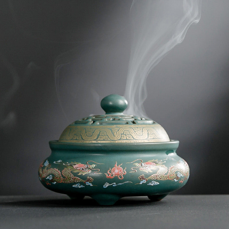 Dragon Floral Ceramic Backflow Burner – teal censer with gold dragon and smoke, peaceful Imagen principal del producto