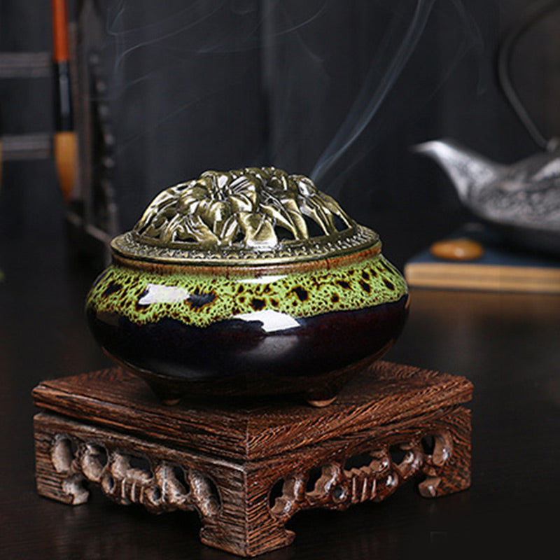 Flower Pattern Ceramic Burner – green crackle glaze on carved wood stand with smoke, calm