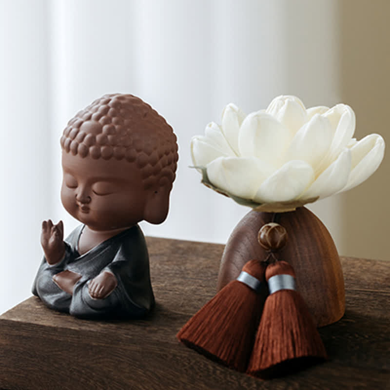 Black Peach Wood Buddha Flower Decoration – macro wood grain texture and polish, natural peach wood detail