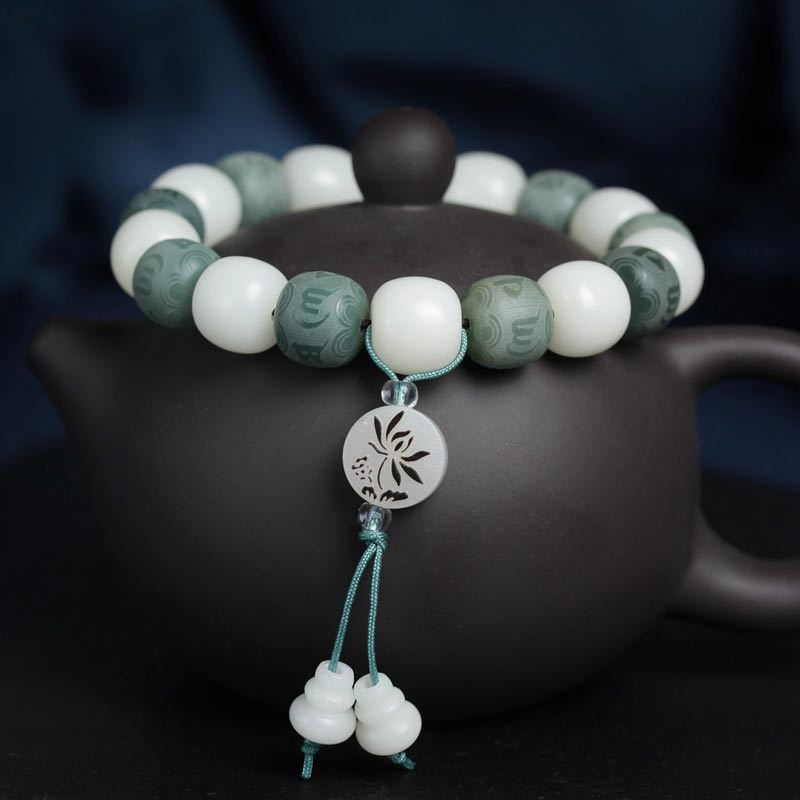 White Bodhi Seed Om Mani Padme Hum Bracelet – On Yixing teapot with lotus pendant, bodhi bead mala Hauptbild