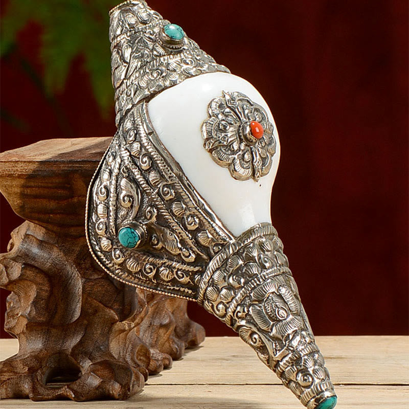 Tibetan Shankha Conch Shell Decoration – Conch apex close-up, turquoise coral triangle, silver lotus repoussé, Exquisite