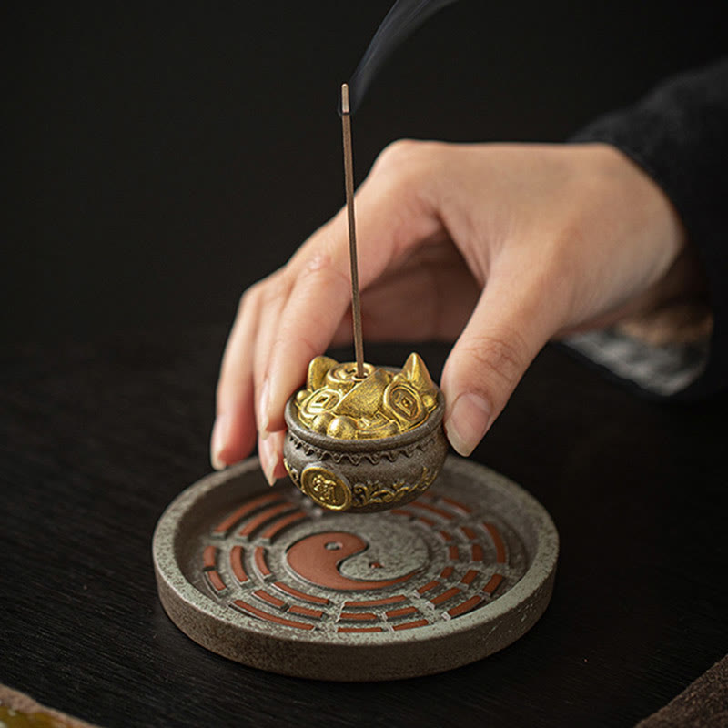 Bagua Incense Burner – Pixiu figure on yin-yang trigram plate, gold and bronze ceramic censer
