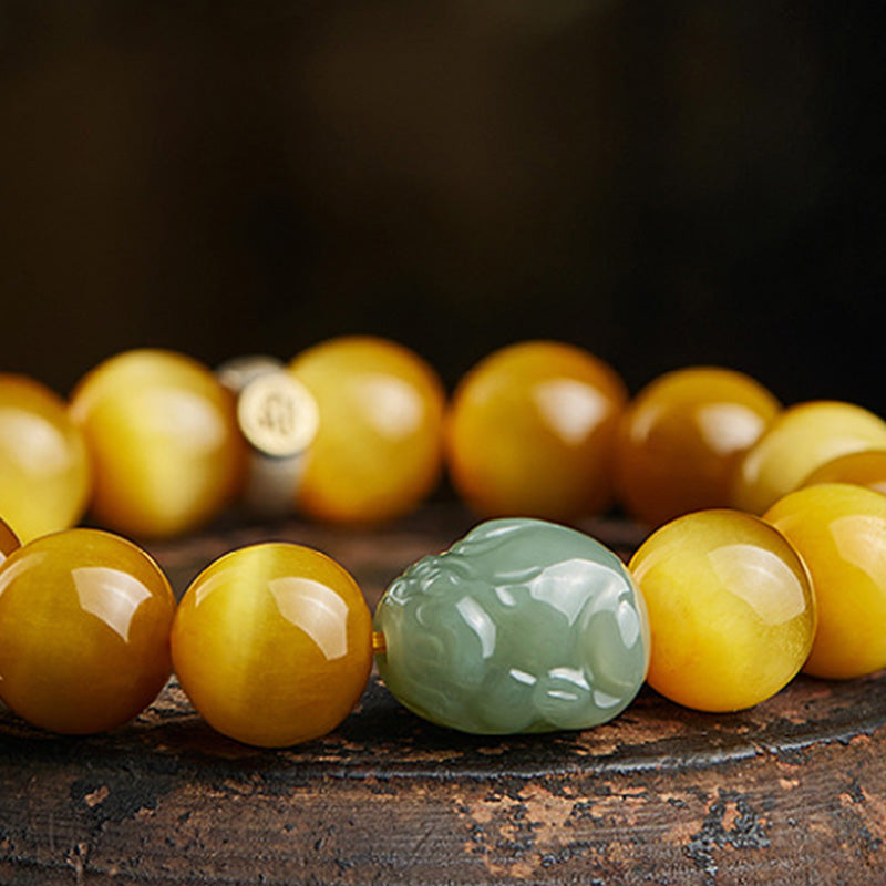 Zodiac Tiger Eye Jade Bracelet – Close-up green jade PiXiu with golden tiger eye beads
