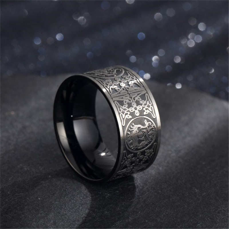 Four Guardian Beasts Ring – wolf medallion with Nordic knotwork, Strength