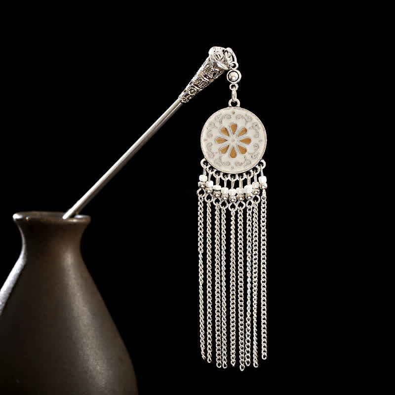 Flowers variant round flower pendant with white beads and warm center