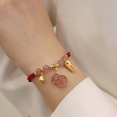 Pulsera de hilo rojo con cuarzo fresa, amuleto de la suerte y flor de loto | Amor y Sanación
