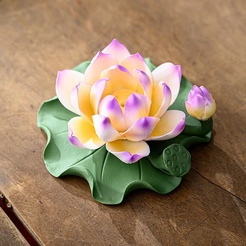 Lotus Ceramic Incense Burner - purple-tipped lotus bloom with bud and seed pod on weathered wood Image principale du produit