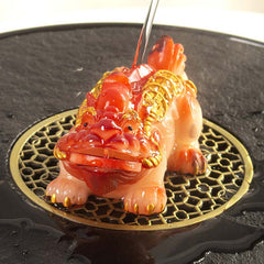 PiXiu Coin Tea Pet – Red-brown PiXiu being watered on black lattice tea tray, color changing