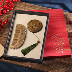 Green Sandalwood Rosewood Lotus Engraved Soothing Comb Set – Green Sandalwood Peacock+Peony Round Mirror, front view