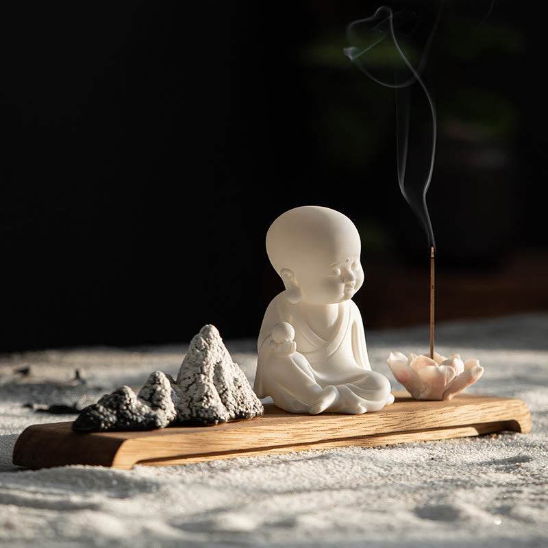 Ceramic Lotus Holder – night ambiance with glowing incense, zen