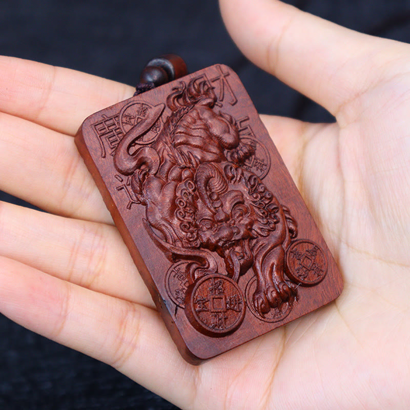 Lightning Struck Jujube Wood PiXiu – Jujube wood PiXiu pendant close-up detail shot
