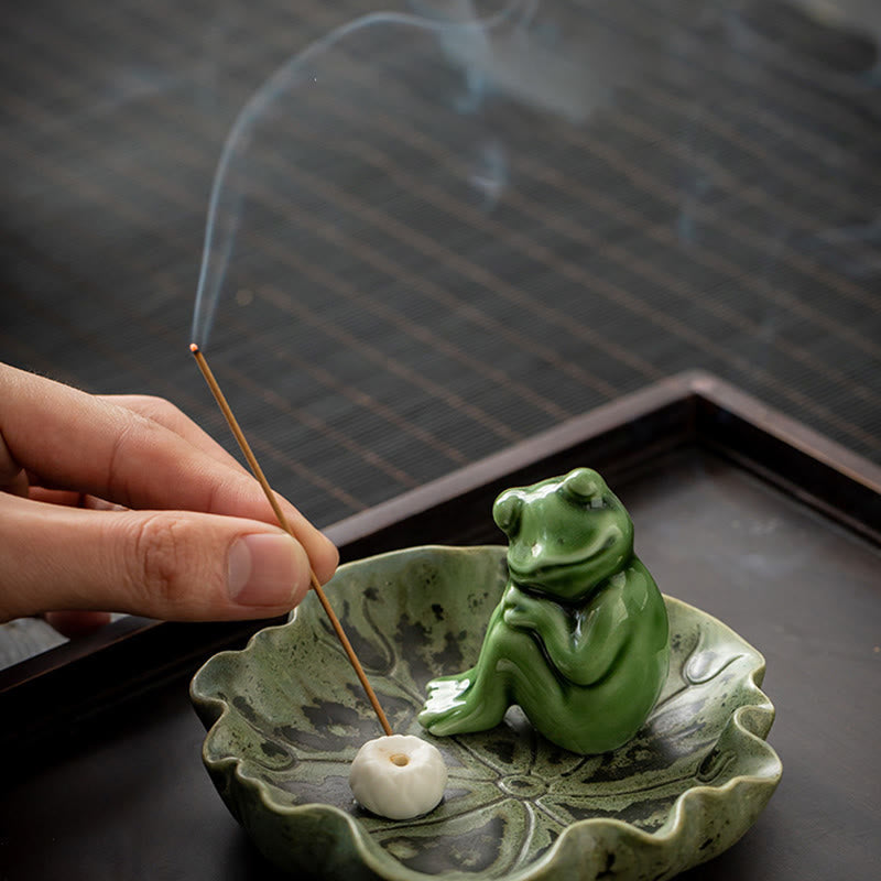 Ceramic Frog Incense Burner – Glossy frog on leaf dish, Expressive detail